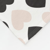 Modernes, rosa Schwarz Liebe Herzmuster Fleecedecke (Ecke)