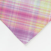 Modernes, rosa Tan Kariertes Muster. Fleecedecke (Ecke)