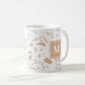 Modernes rosa Terrazzo-Marmormonogramm Kaffeetasse (VorderseiteRechts)