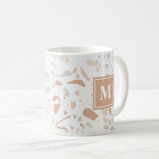 Modernes rosa Terrazzo-Marmormonogramm Kaffeetasse (VorderseiteRechts)