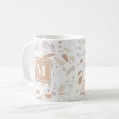 Modernes rosa Terrazzo-Marmormonogramm Kaffeetasse (Vorderseite Links)
