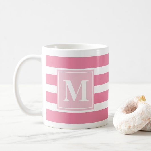 Modernes Rosa und Weiß Streifen mit Monogramm Kaffeetasse (Mit Donut)