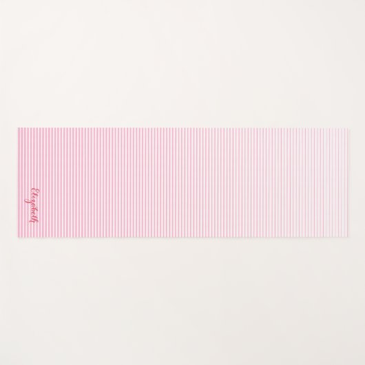 Modernes, rosa, weißes Streifen Monogramm Übung Yogamatte (Vorderseite (Horizontal))
