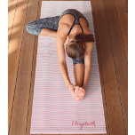 Modernes, rosa, weißes Streifen Monogramm Übung Yogamatte<br><div class="desc">Entwerfen Sie Ihre eigenen, personalisierten, modernen, schicken, stilvollen, hübschen, hellrosa und weiße Streifen Muster, elegantes dunkelrosa Typografie-Skript, leicht, ökologisch, bestehend aus zellularem Vinyl, frei von schädlichen BPAs, Phtalaten und Latex, Qualität Yoga-Übungsmatte mit einem weichen Kissen-Gefühl und eine Mesh-Center-Membran für mehr Stabilität. Zum Anpassen geben Sie einfach Ihren Namen / Monogramm...</div>