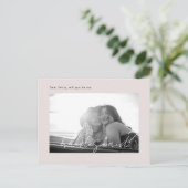 Modernes Rosa wird mein Foto sein Einladungspostkarte (Stehend Vorderseite)