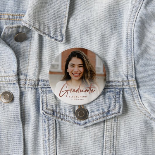 Modernes Rose Gold Script Graduate Foto Button (Beispiel)