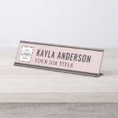 Modernes Rose Rosa Personalisiertes Firmenlogo Schreibtischnamensplakette (Vorderseite )