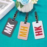 Modernes Rot-Rot-Rosa-Schatten-Monogramm-Party Gepäckanhänger<br><div class="desc">Reisen Sie stilvoll mit unserem modernen Red and Pink Shadow Monogram Travel Party Gepäckanhänger! Dieses personalisierte Gepäckanhänger mit einem trendigen Monogramm-Design in fett roten und rosa ist ideal für Gruppenreisen, Junggeselinnen-Abschiede oder Soloabenteuer. Fügen Sie Ihrem Koffer eine schicke und einzigartige Touch hinzu, die es Ihnen auf Ihren Reisen leicht macht,...</div>