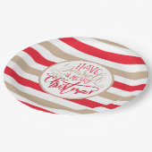 Modernes Rot und Tan Frohe Weihnachten gestreift Pappteller (Schrägansicht)