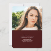 Modernes rotes Bordeaux-Skript 2 Fotos Abschluss Ankündigung (Rückseite)