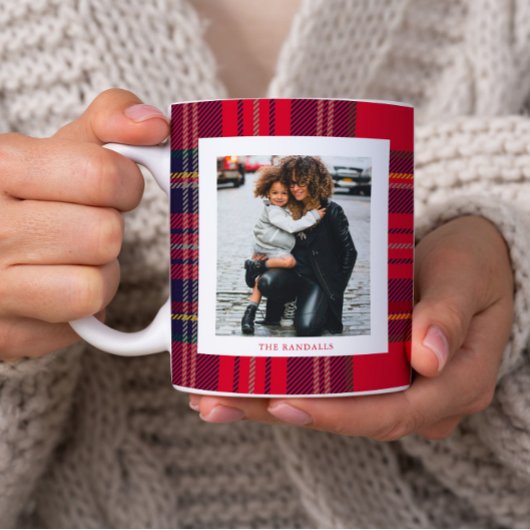 Modernes rotes Karo rustikales Monogramm Foto Weih Kaffeetasse