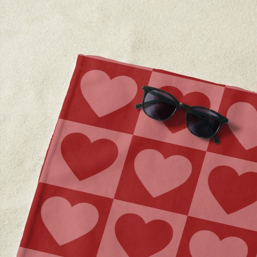 Modernes, rotes und rosa Minimalistisches Herzmust Strandtuch (Beispiel)