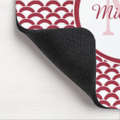 Modernes Rotes und Weiß bogt Monogramm und Namen Mousepad (Ecke)