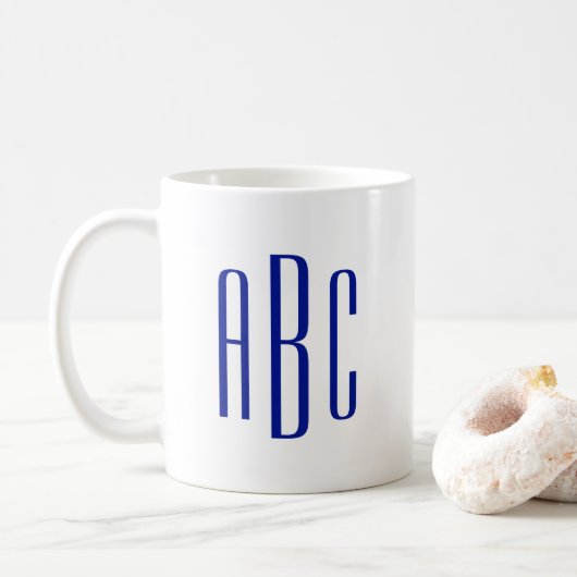 Modernes Royal Blue Three Letter Monogram Kaffeetasse (Mit Donut)