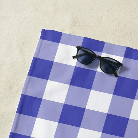 Modernes Royal Blue White Gingham Pattern Strandtuch (Beispiel)