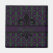 Modernes Royal Lila Fleur-de-lis-Muster Monogram Magnet (Vorne)