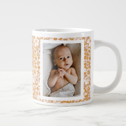 Modernes Rustikales Boho Floral Baby Foto Jumbo-Tasse (Rechts)