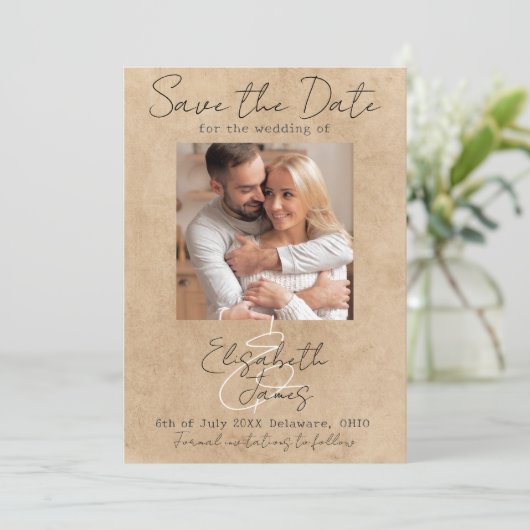 Modernes Rustikales, elegantes Script Weiß Grau Hi Save The Date (Stehend Vorderseite)