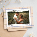 Modernes Rustikales Foto Save the Date<br><div class="desc">Modernes,  rustikales Foto,  Save the Date mit einem Gittermuster-Hintergrund,  der einem Picknickdecke ähnelt.</div>
