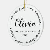 Modernes Rustikales Kleider Baby's erstes Weihnach Keramik Ornament (Links)