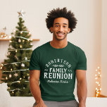 Modernes Rustikales Personalisiertes Wiedersehen-T T-Shirt<br><div class="desc">Erstellen Sie einen eigenen Wiedersehen-T - Shirt für Babys, Kinder und Erwachsene. Personalisieren Sie es mit Ihrem Familiennamen, dem Jahr, dem Ort oder einem anderen benutzerdefinierten Text. Klicken Sie auf die Schaltfläche Anpassen, um Schriftart und Farben zu ändern, um Ihren eigenen Text und Ihre eigenen Fotos hinzuzufügen. Wählen Sie aus...</div>