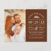 Modernes rustikales Typografie-Foto Save the Date Ankündigungspostkarte (Vorderseite)