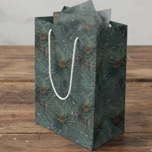 Modernes rustikales Winterpinienmuster Mittlere Geschenktüte