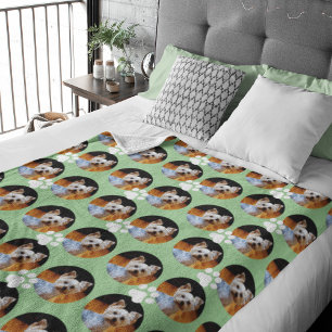 Modernes Sage Green Pet Foto Paw Print Muster Nied Fleecedecke