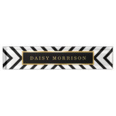 Modernes Sassy GoldSchwarz-weißes Streifen-Muster Namensplakette (Vorderseite)