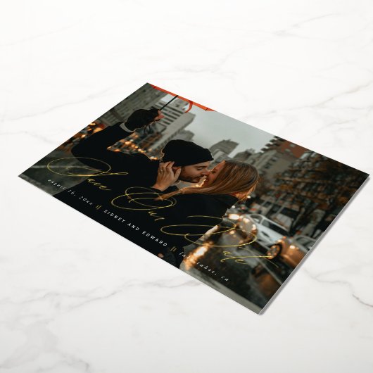 Modernes Save the Date Foto Trendskript Folieneinladung (Gedreht)