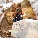 Modernes Save the Date weißes handgeschriebenes Fo Postkarte<br><div class="desc">Handgeschriebene Hochzeit Speichern Sie die Datumskarten mit einem Foto auf der Vorder- und Rückseite. Die Save the Date Herbst-,  Herbst-,  Winter-,  Frühlings- oder Sommerkarten enthalten eine moderne,  handgeschriebene Schrift-Typografie,  die elegant,  einfach und modern ist,  um nach einem einfachen Hochzeitsfeiertag minimalistisch zu wirken.</div>