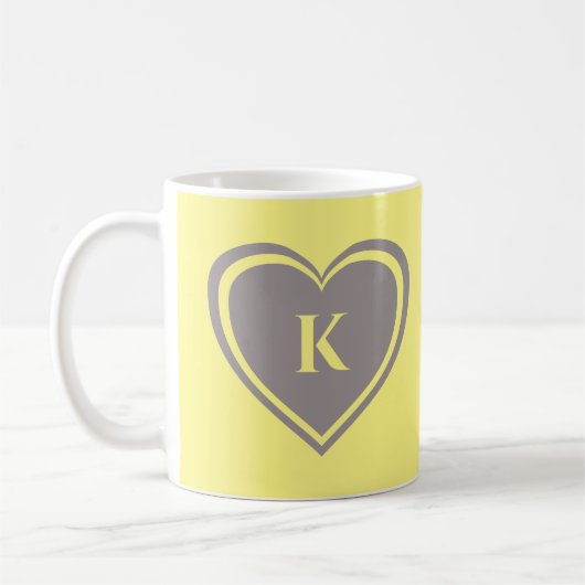 Modernes, schlichtes, gelbgraues Herzmonogramm Kaffeetasse (Links)