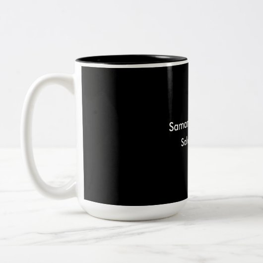 Modernes, Schlichtes Schwarz und Weiß Minimalistis Zweifarbige Tasse (Links)