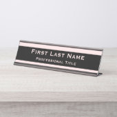 Modernes Schreibtisch Name Plate Light Pink Schreibtischnamensplakette (Vorderseite )