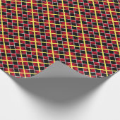 Modernes, schwarz-gelbes Schachbrett Geschenkpapier (Ecke)
