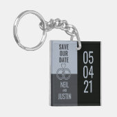 Modernes Schwarz & Grau Save the Date Schlüsselanhänger (Vorderseite links)
