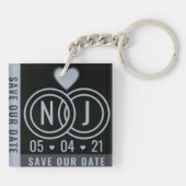 Modernes Schwarz & Grau Save the Date Schlüsselanhänger (Rückseite)