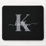 Modernes Schwarz-Grau-Script-Monogramm Mousepad<br><div class="desc">Dieses schlichte,  elegante schwarze Mousepad mit Ihrem Vornamen in einem trendigen,  weißen Schriftart,  der Ihren ersten Start in einem modernen,  grauen Schriftart mit Kappe übertippt,  ist perfekt für Ihr Büro/Ihren Schreibtisch. Es ist stilvoll und trendig und dennoch sehr klassisch.</div>