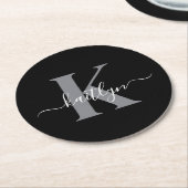 Modernes Schwarz-Grau-Script-Monogramm Runder Pappuntersetzer (Angewinkelt)