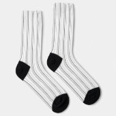 Modernes schwarz-grauweißes grafisches Stripmuster Socken (Rechts)