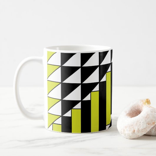 Modernes, schwarz-grünes Dreieck-Rechteck geometri Kaffeetasse (Mit Donut)