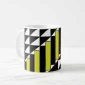 Modernes, schwarz-grünes Dreieck-Rechteck geometri Kaffeetasse (Vorderseite Links)