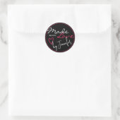 Modernes Schwarz mit hellrosa Made with Liebe Hear Runder Aufkleber (Tasche)