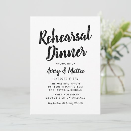 Modernes Schwarz Pinsel Script Probe Dinner Einladung (Stehend Vorderseite)