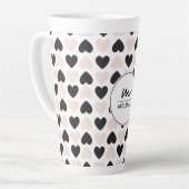 Modernes Schwarz-Rosa-Liebe-Herz-Monogramm Milchtasse (Linke Ecke)