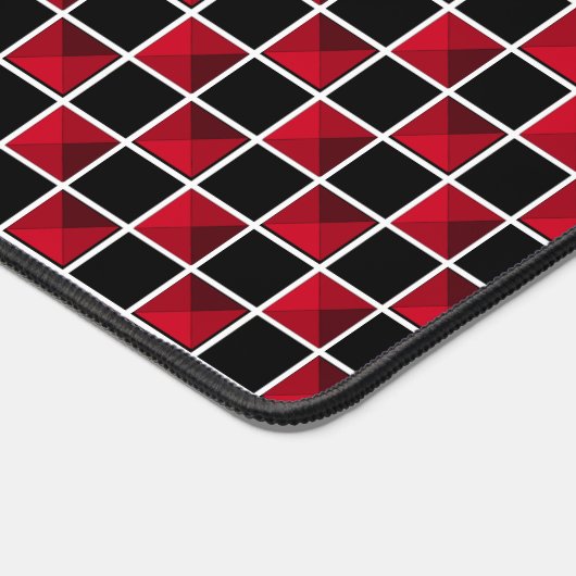 Modernes Schwarz-Rot-Diamant-Muster Schreibtischunterlage (Ecke)