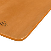 Modernes Schwarz-Schrift mit orangefarbenem Schwar Schneidebrett (Ecke)