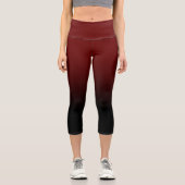 Modernes Schwarz und Dunkelrot Capri Leggings (Vorderseite)