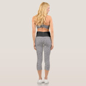 Modernes Schwarz und Weiß Capri Leggings (Rückseite)