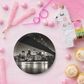 Modernes Schwarz und Weiß New York in der Nacht Pappteller (Party)